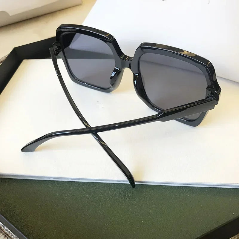 Lunettes Soleil Carré Ample Femme | MDN Store