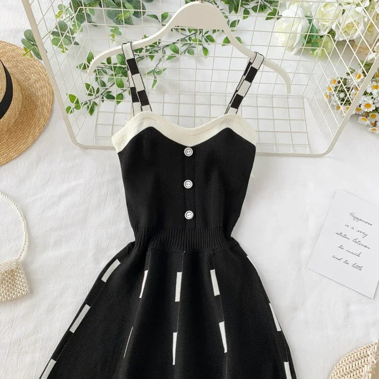 Robe Mini Tricot Col V Bretelles Spaghetti Femme | MDN