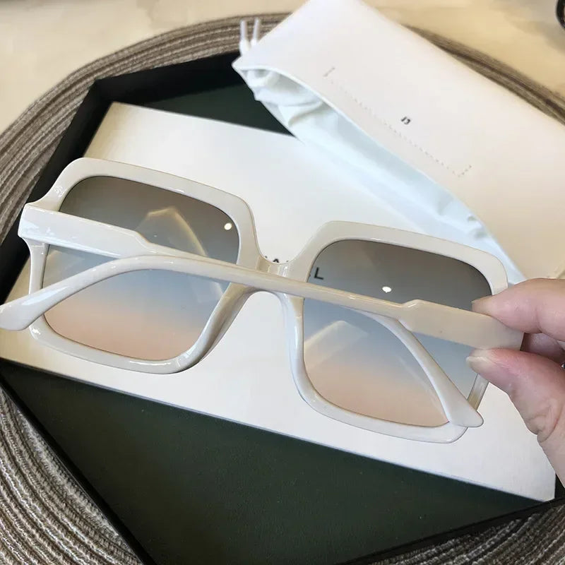 Lunettes Soleil Carré Ample Femme | MDN Store