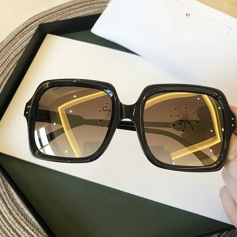 Lunettes Soleil Carré Ample Femme | MDN Store