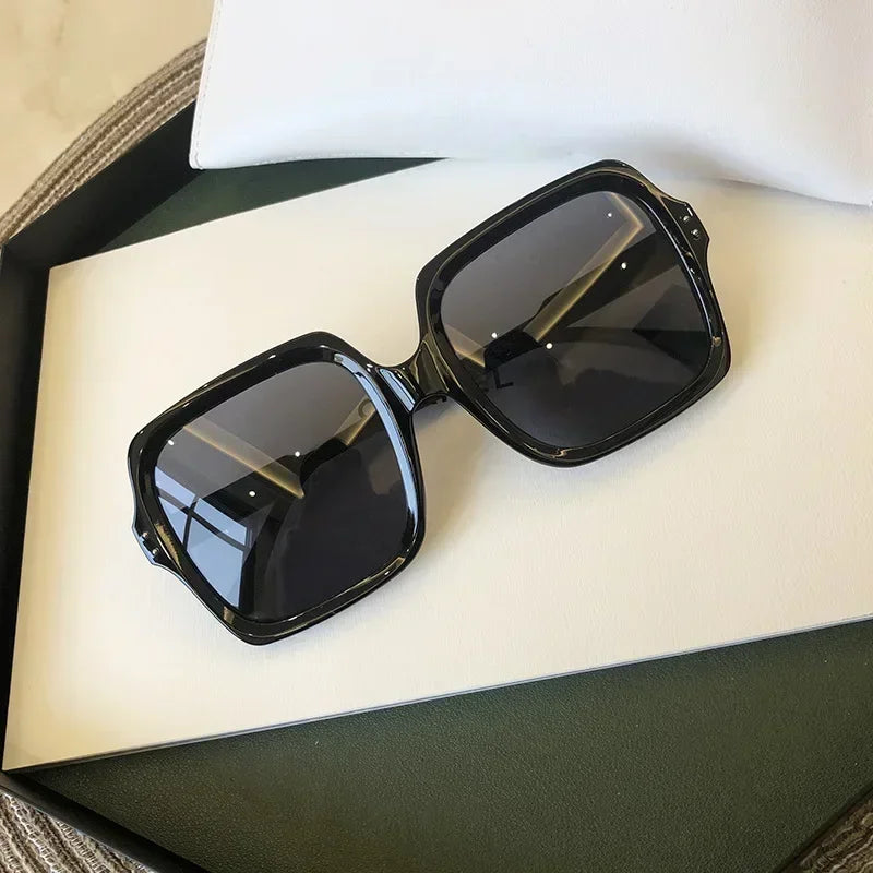 Lunettes Soleil Carré Ample Femme | MDN Store