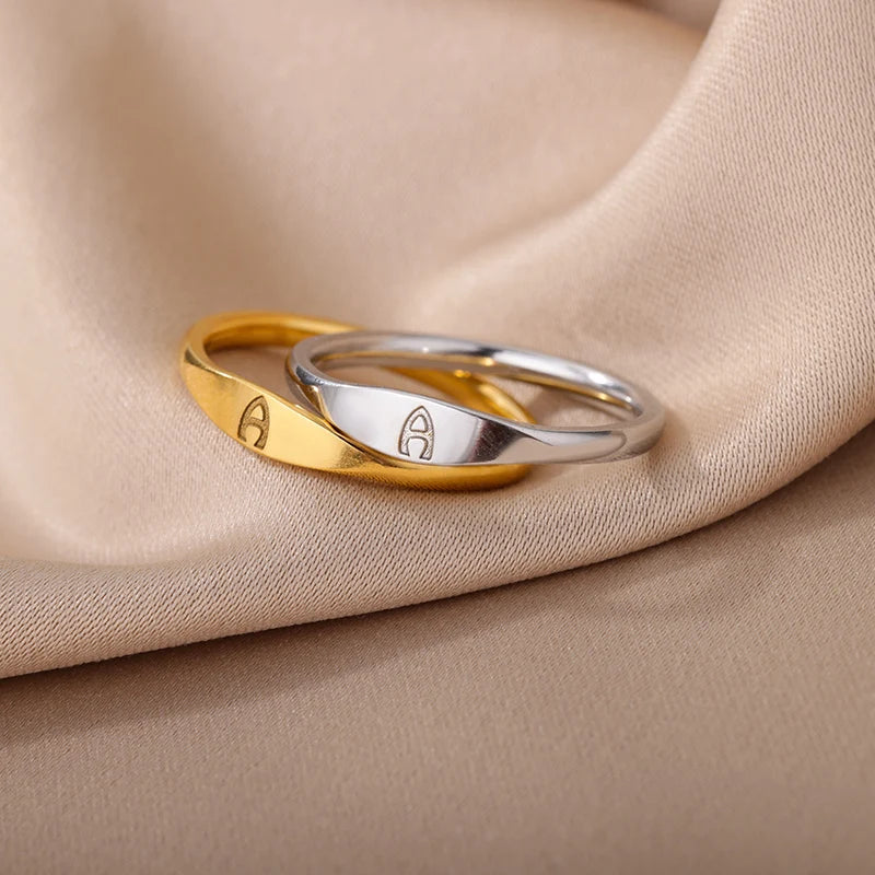 Bague Initiale Lettre Acier Doré | MDN Store