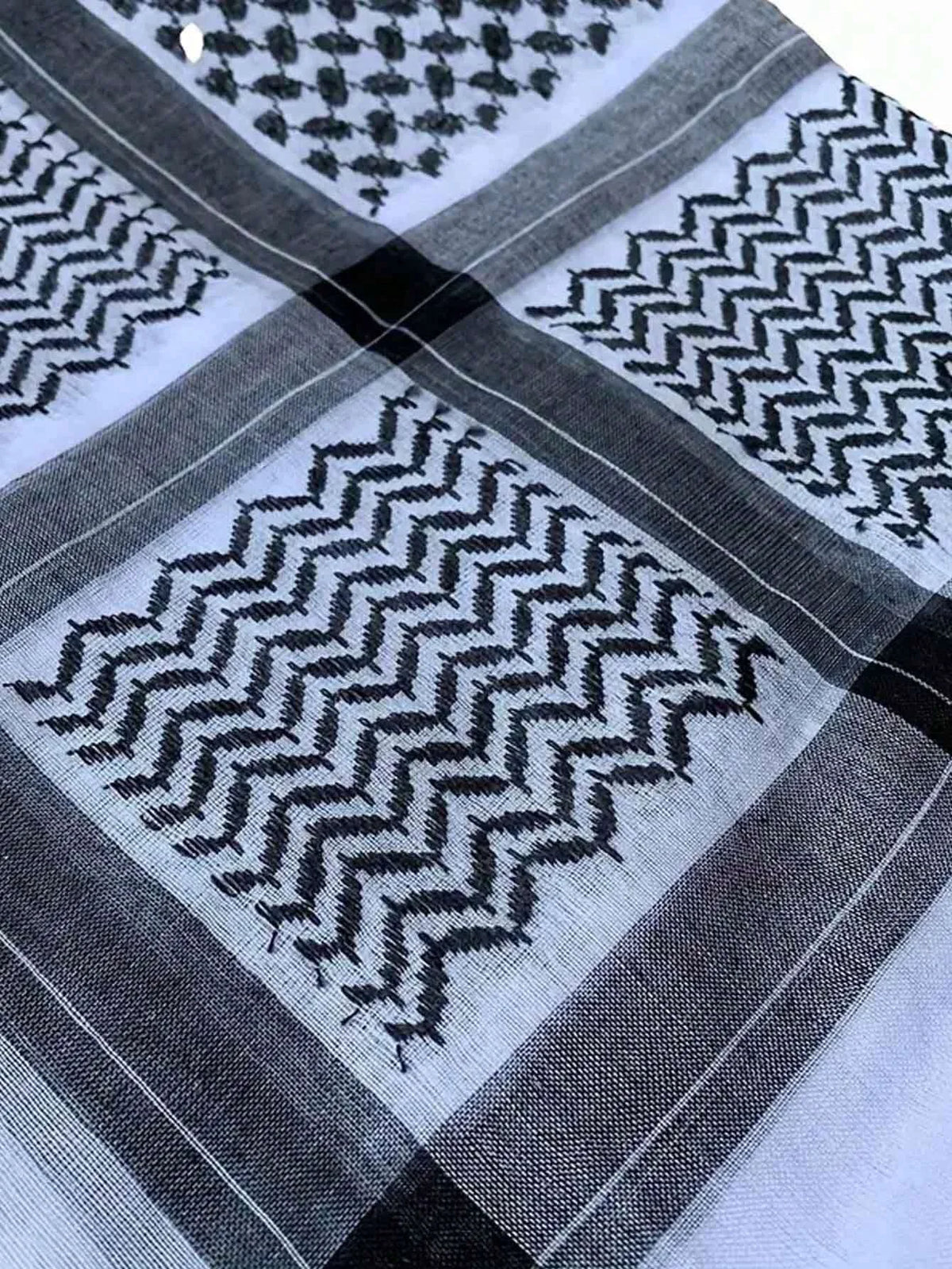 Grand foulard carré imprimé en polyester | MDN Store 25