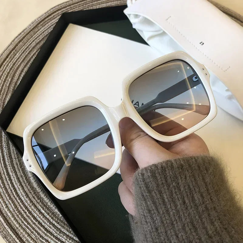 Lunettes Soleil Carré Ample Femme | MDN Store