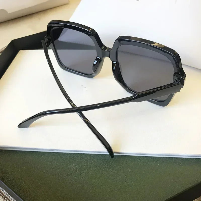 Lunettes Soleil Carré Ample Femme | MDN Store