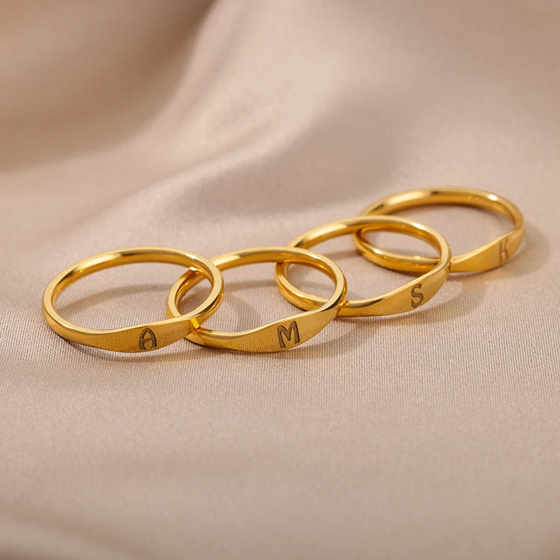 Bague Initiale Lettre Acier Doré | MDN Store