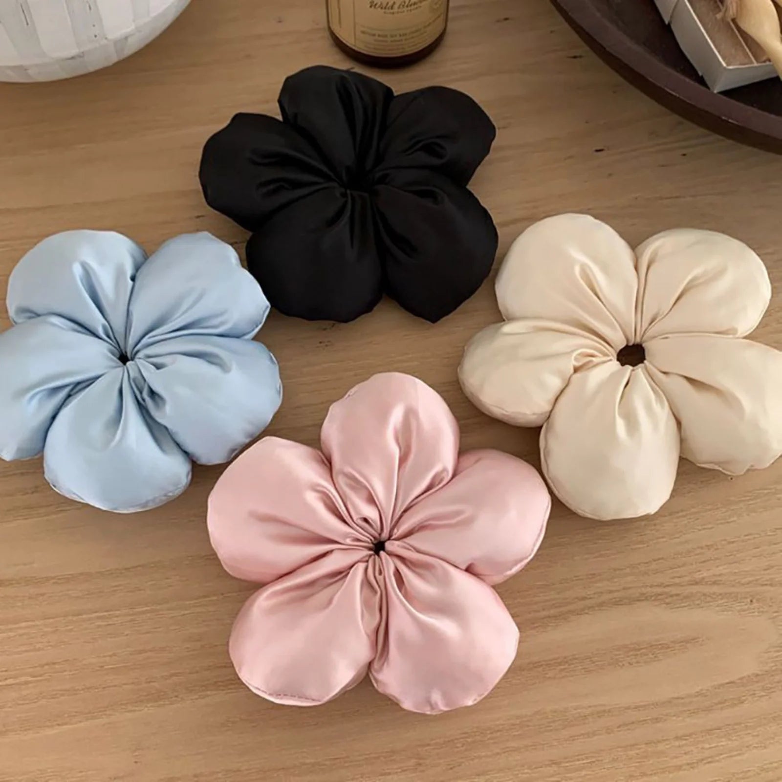 Chouchou Satin Grande Fleur Élégant pour Chignon Femme - Plusieurs Couleurs | MDN Store