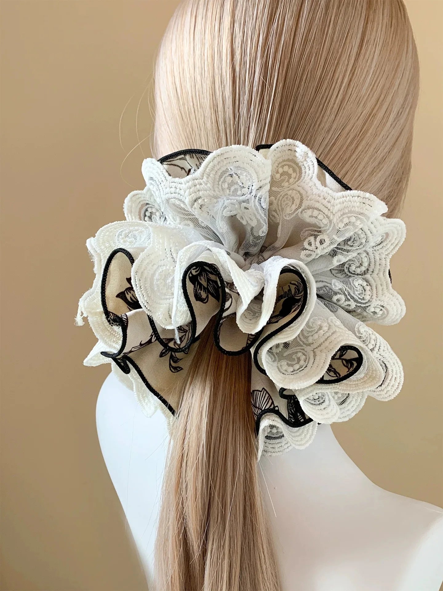 Chouchou Satin Dentelle Florale 4 Couches XL - Élastique Chignon | MDN Store
