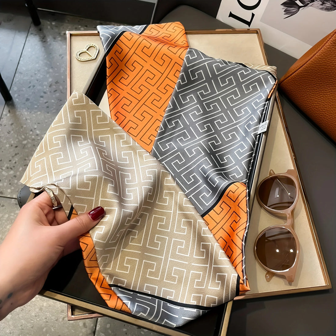 Foulard Soie Imprimé Géométrique Élégant | MDN Store