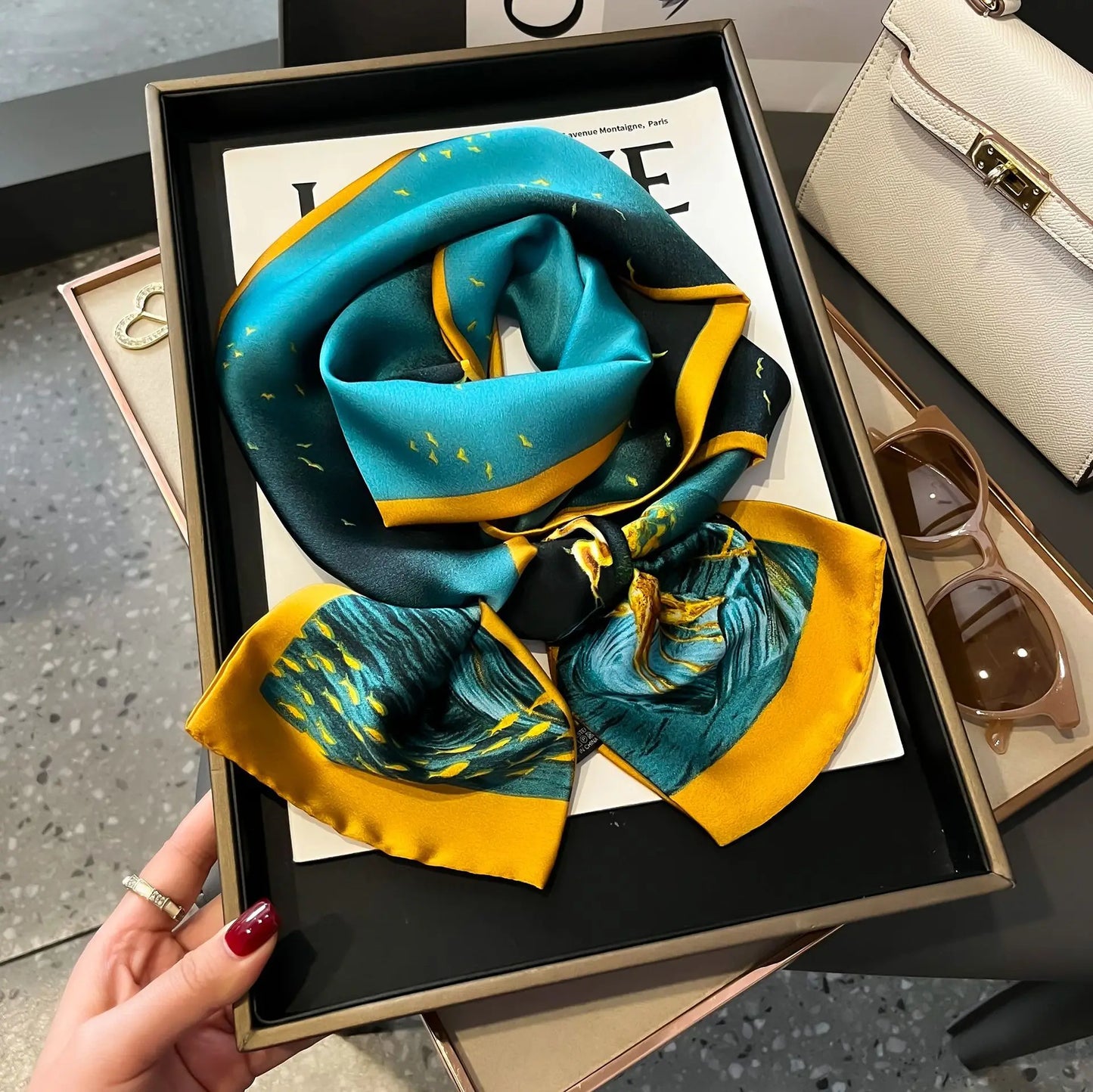 Foulard Soie Imprimé Géométrique Élégant | MDN