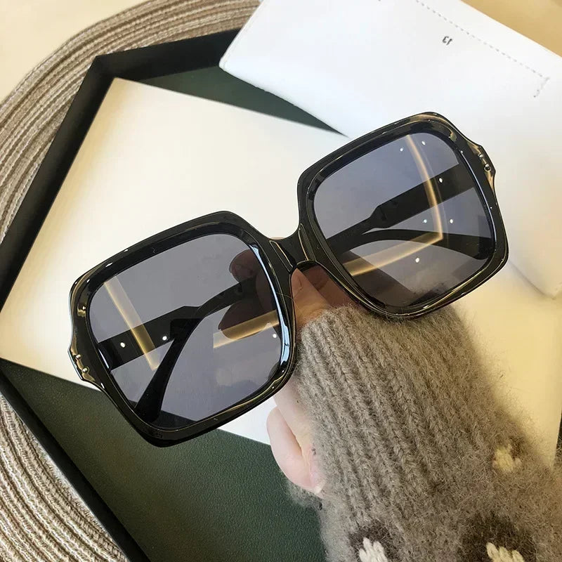 Lunettes Soleil Carré Ample Femme | MDN Store