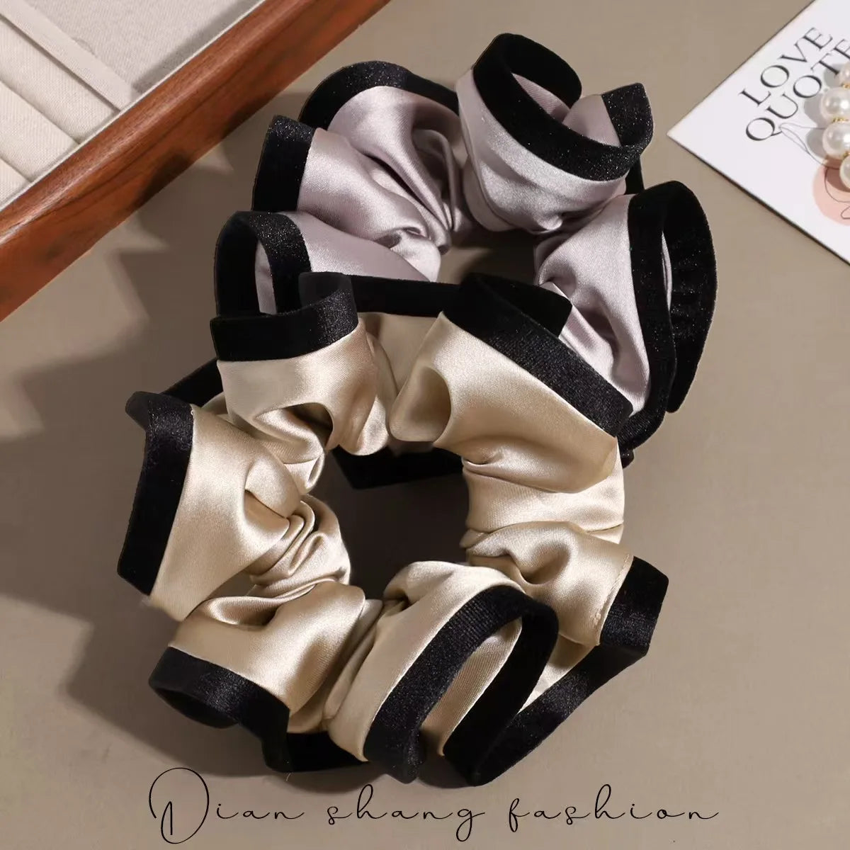 Chouchou Satin Velours Fleur | MDN Store