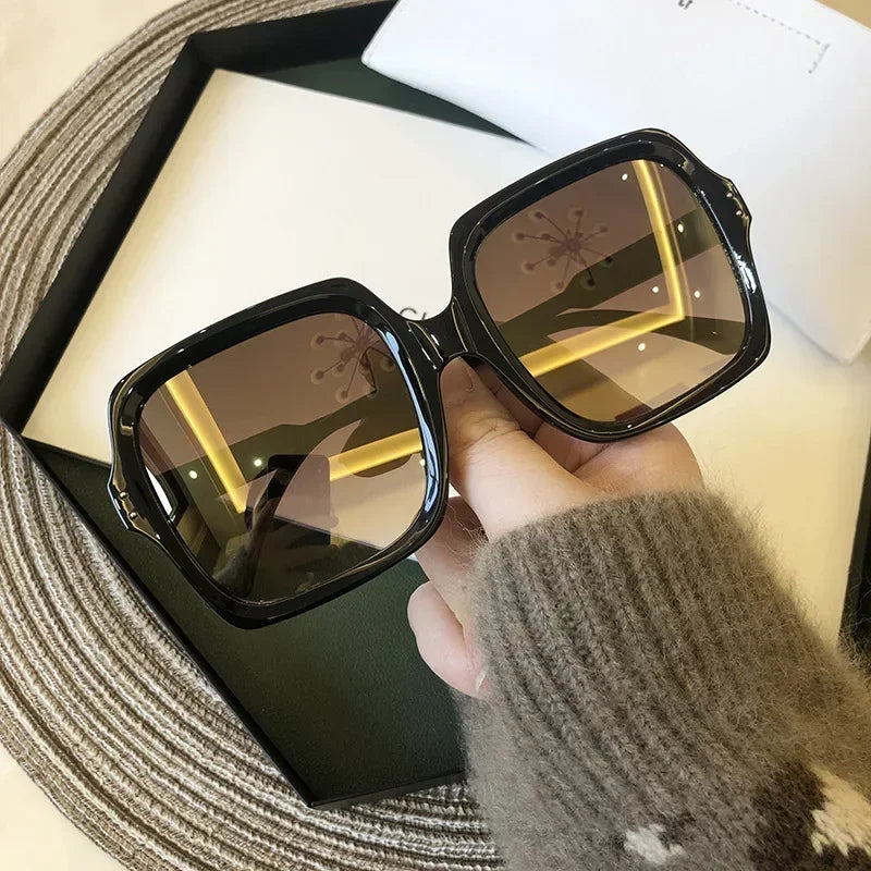 Lunettes Soleil Carré Ample Femme | MDN Store