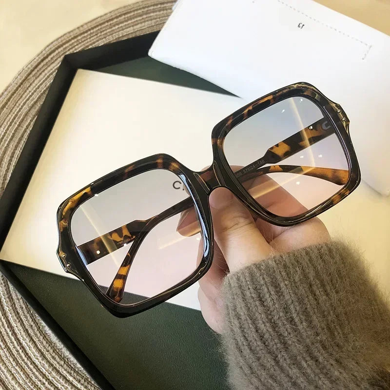 Lunettes Soleil Carré Ample Femme | MDN Store