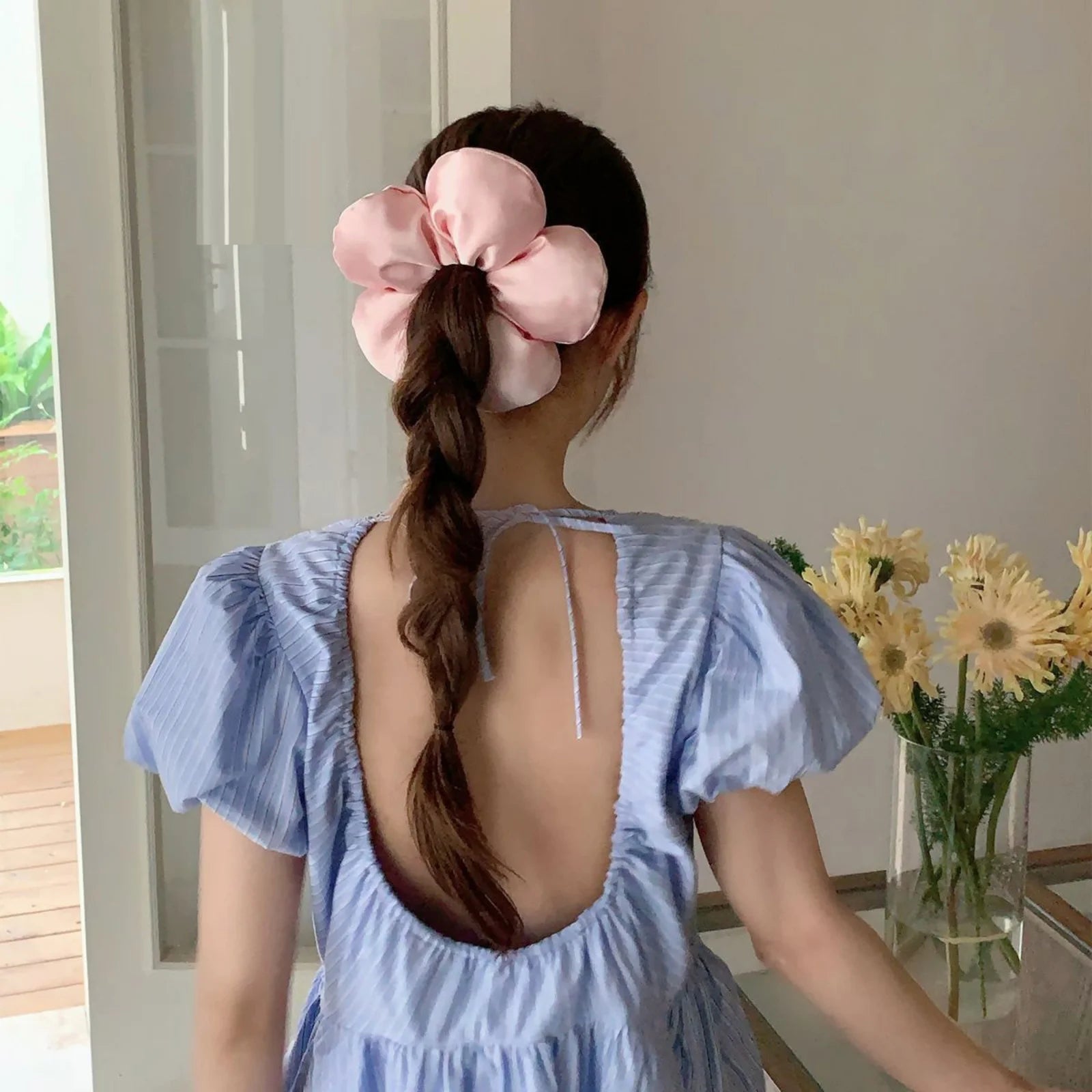 Chouchou Satin Grande Fleur Élégant pour Chignon Femme - Plusieurs Couleurs | MDN Store