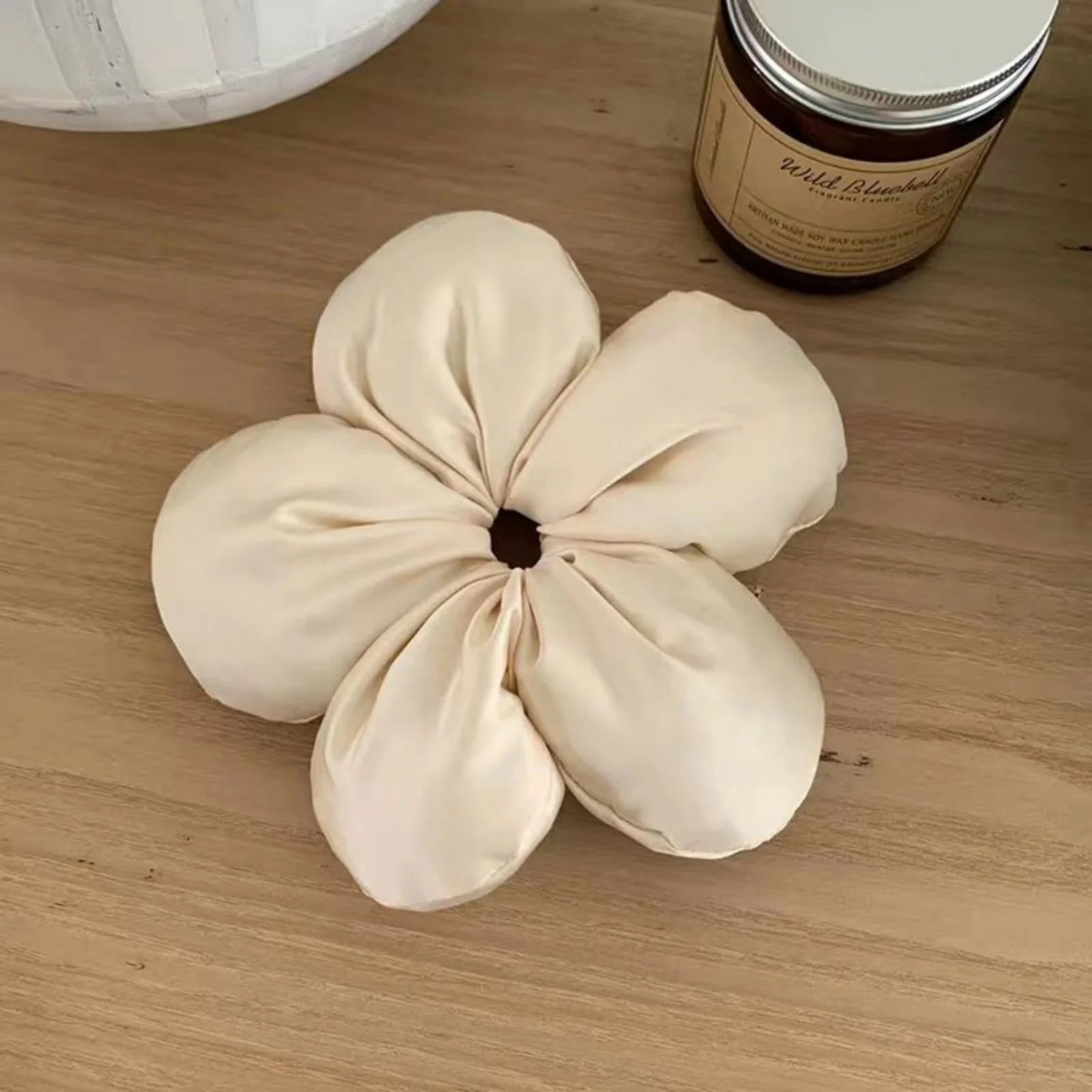 Chouchou Satin Grande Fleur Élégant pour Chignon Femme - Plusieurs Couleurs | MDN Store