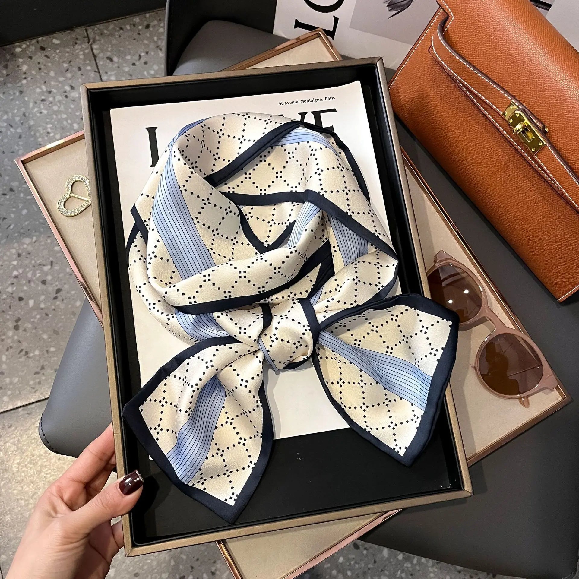 Foulard Soie Imprimé Géométrique Élégant | MDN Store
