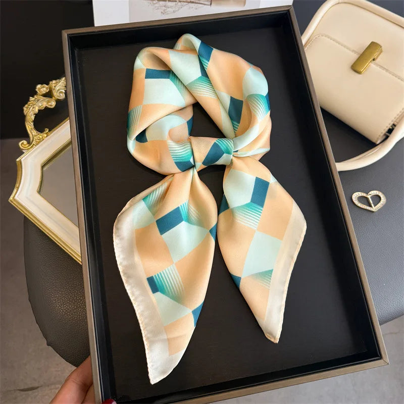 Foulard Carré Soie Motif Géométrique Vert | MDN Store